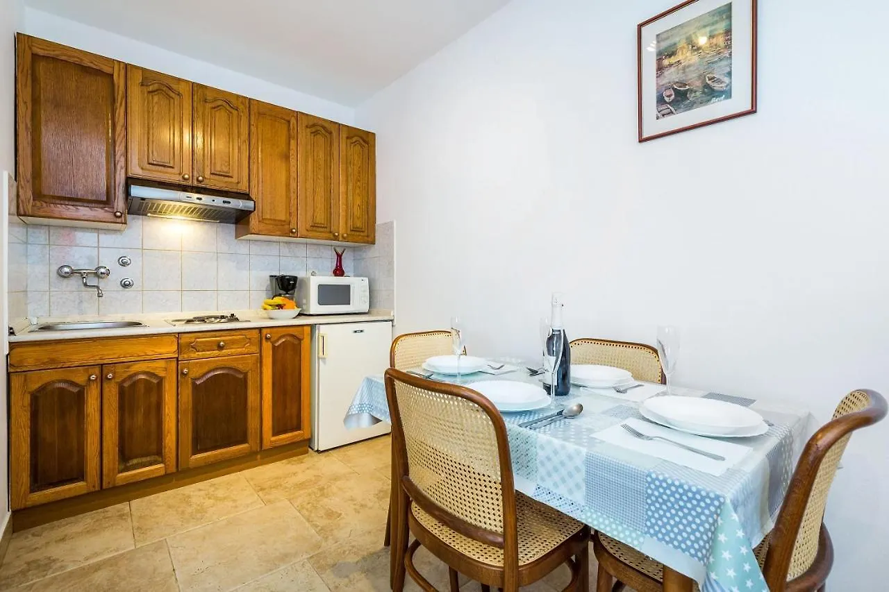 Apartment Traumhaft Nur 400 Meter Zum Strand Banjole Kroatien